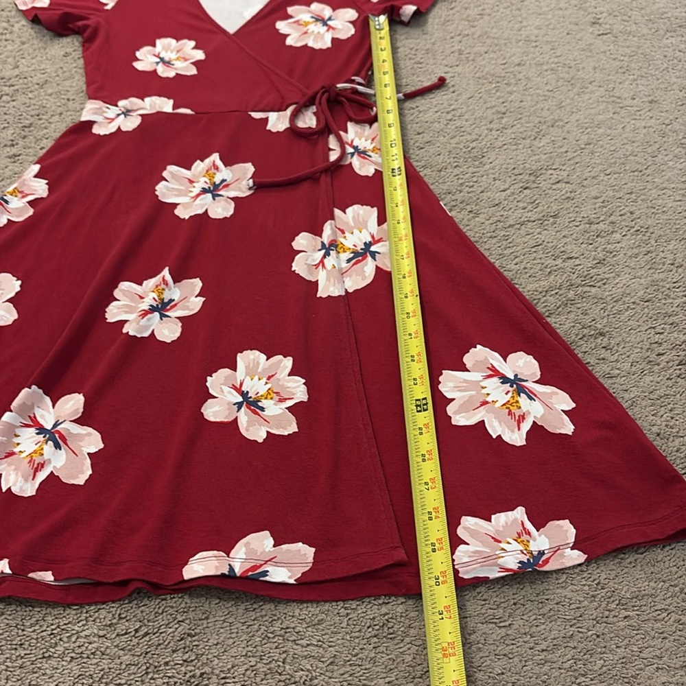 Old Navy Red floral wrap dress v neck stretch with sleeves - Picture 8 of 13